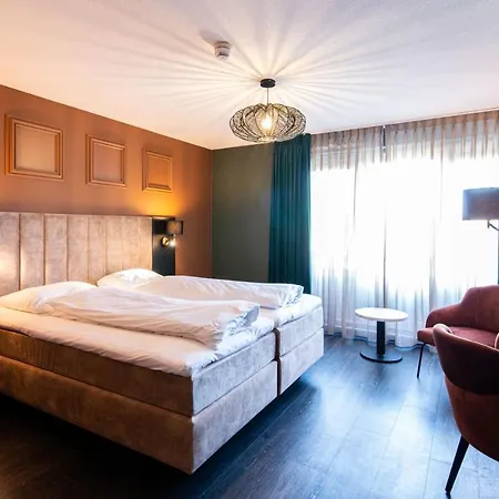 Old Dutch Hotel